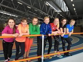 Godt i gang med forberedelser til årets friidrettssesong -  trening i Steinkjerhallen  05.03.16.